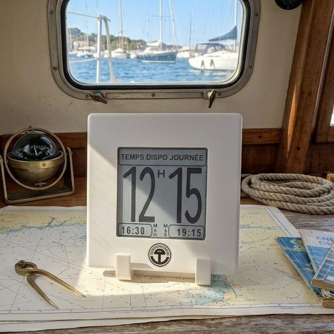 Image de boitier Pontos sur une table de navigation